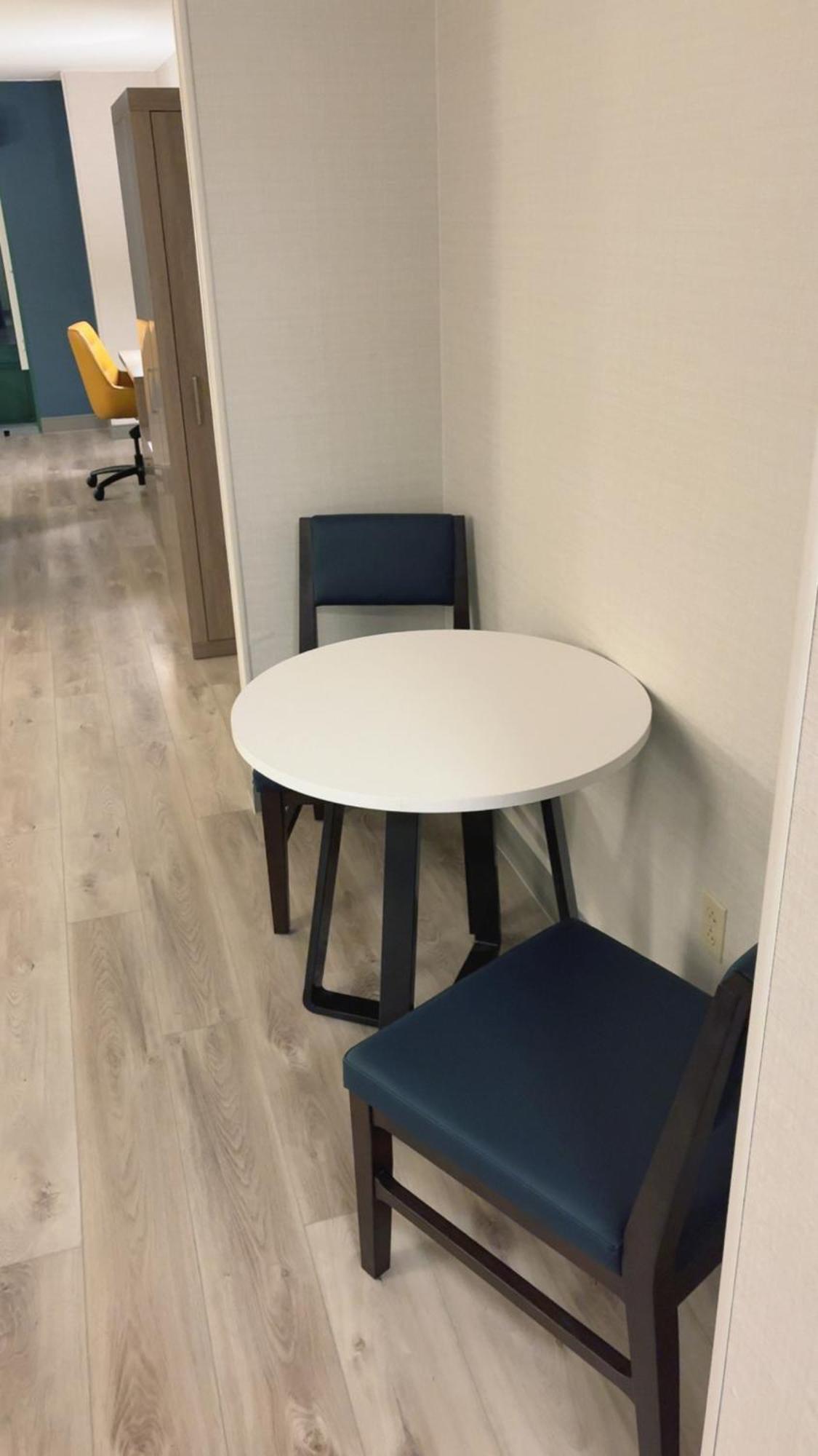 Holiday Inn Express Hotel & Suites Drums-Hazelton By Ihg Zewnętrze zdjęcie